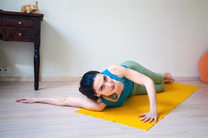 Способы лечения йогой при межпозвоночной грыже, сколиозах и других проблемах позвоночника: забудьте о боли в спине!