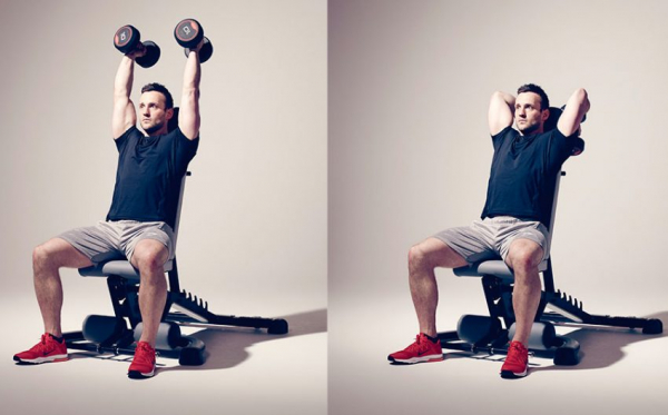Французский жим с гантелей стоя или сидя Французский жим с гантелей стоя или сидя
