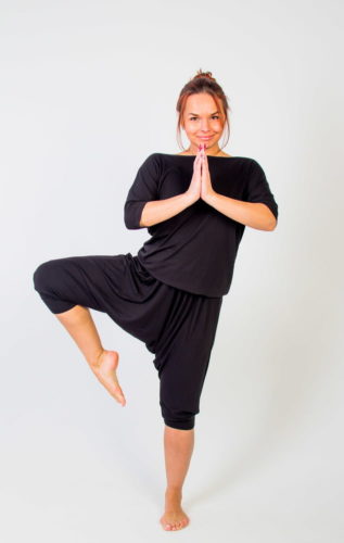 В чем лучше заниматься женщине йогой: советы по выбору одежды В чем лучше заниматься женщине йогой: советы по выбору одежды