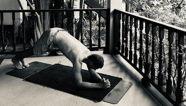 Разминка «Дельфин» для бодрого утра! Разминка «Дельфин» для бодрого утра!