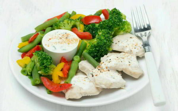 Протеин для набора мышечной массы: лучше выбрать белковые продукты или спортпит?