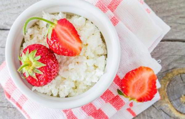 Творог на ночь: польза и вред