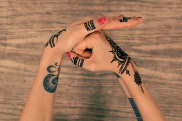 Эффективная защита от негативного воздействия: мудра “Щит Шамбалы” Эффективная защита от негативного воздействия: мудра “Щит Шамбалы”