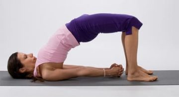Поза моста в йоге или Сету Бандха Сарвангасана: лучшая подготовка к перевернутым асанам