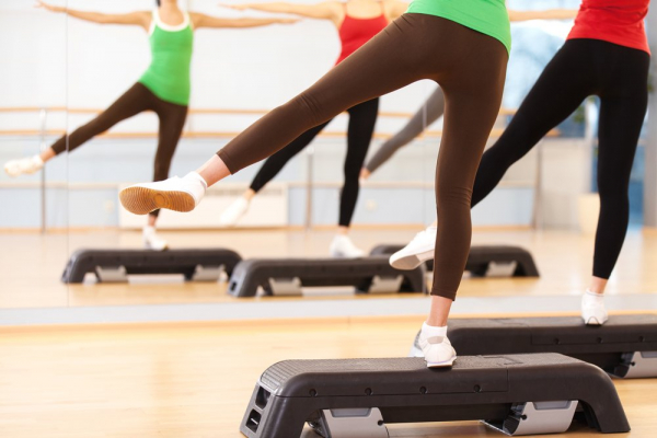 Степ-аэробика: преимущества и комплекс упражнений для похудения