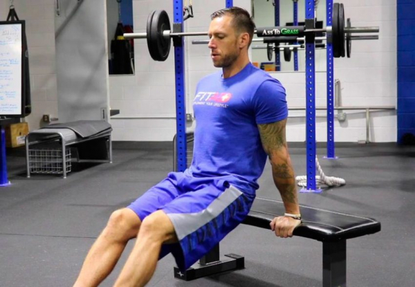 Обратные отжимания от скамьи