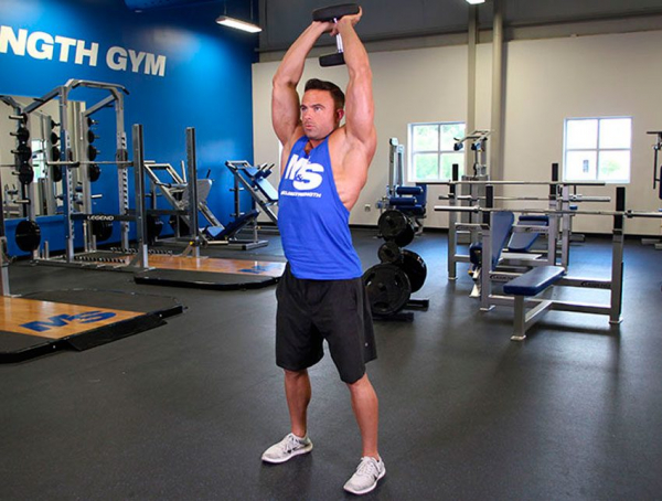 Французский жим с гантелей стоя или сидя Французский жим с гантелей стоя или сидя