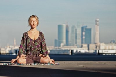 Здесь и сейчас: практикуйте медитацию осознанности и устанавливайте связь со Вселенной Здесь и сейчас: практикуйте медитацию осознанности и устанавливайте связь со Вселенной