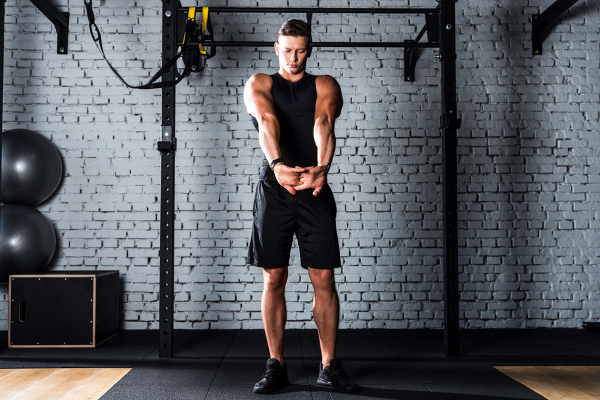 Руки, плечи, спина, грудь: 6 простых упражнений для начинающих