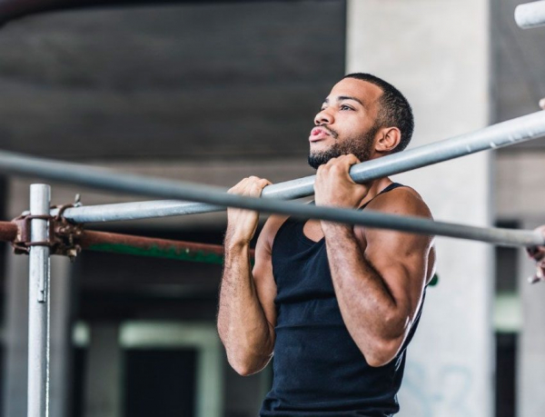 Подтягивания узким хватом